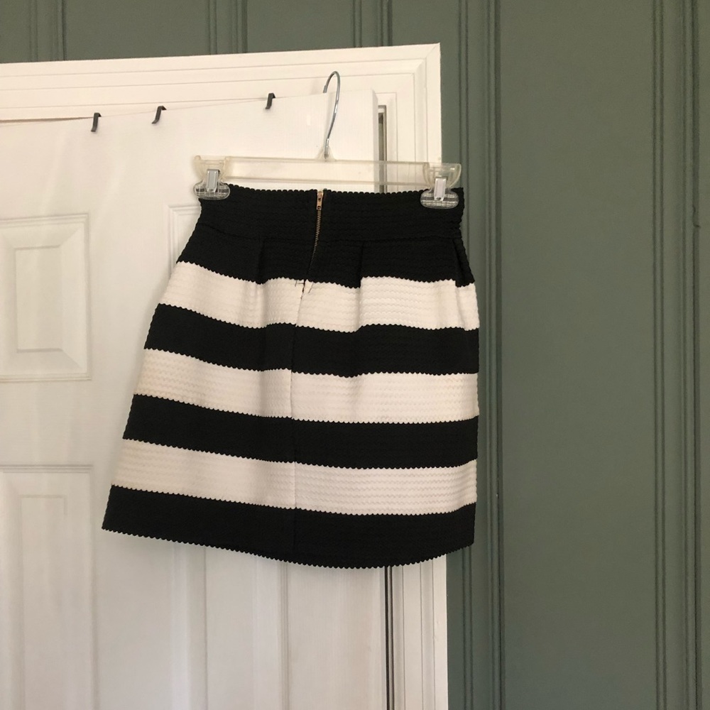 Black/white skirt